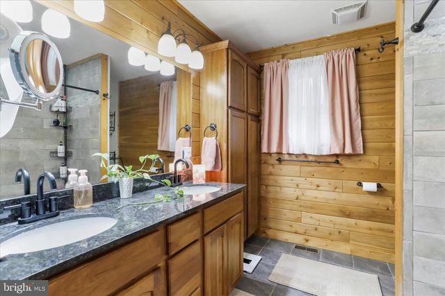 1400 CORE RD, Romney, WV 26757