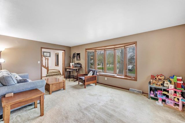 305 WINDWARD ROAD, Green Bay, WI 54302