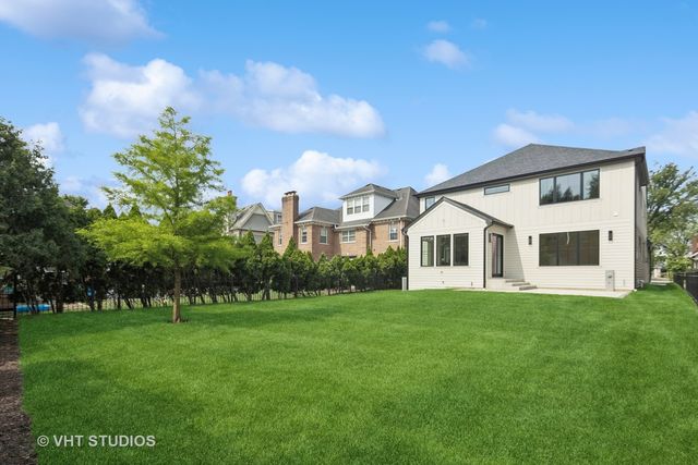 153 S Kenmore Avenue, Elmhurst, IL 60126
