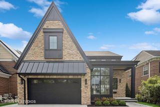 153 S Kenmore Avenue, Elmhurst, IL 60126