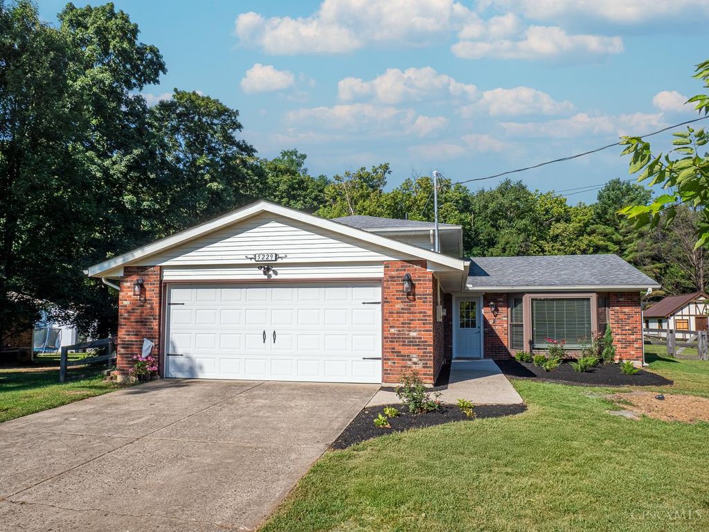 5229 Headgates Road, Fairfield Twp, OH 45011