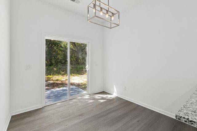 2013 Robertson Boulevard, North Charleston, SC 29406