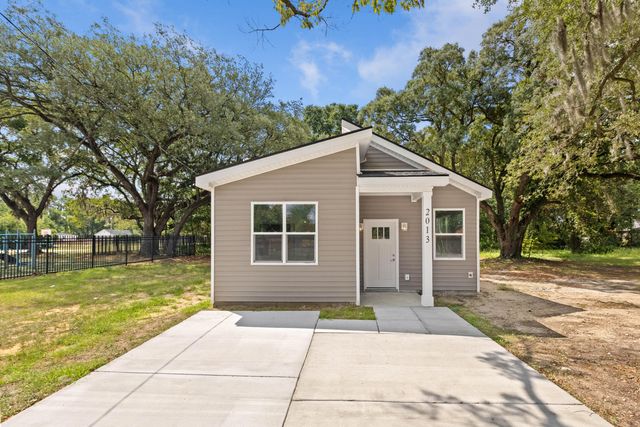 2013 Robertson Boulevard, North Charleston, SC 29406