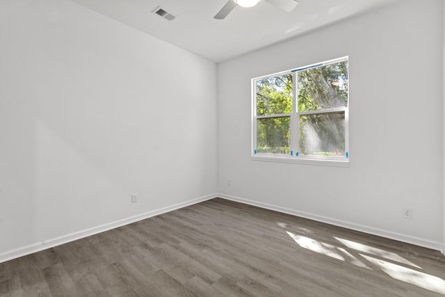 2013 Robertson Boulevard, North Charleston, SC 29406