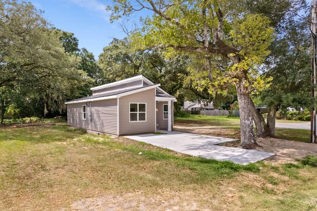 2013 Robertson Boulevard, North Charleston, SC 29406