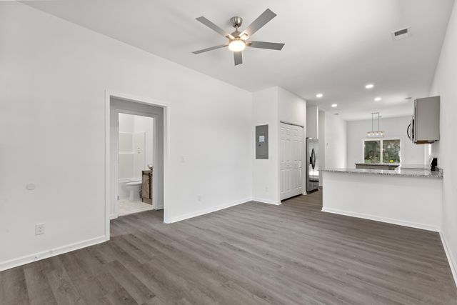 2013 Robertson Boulevard, North Charleston, SC 29406