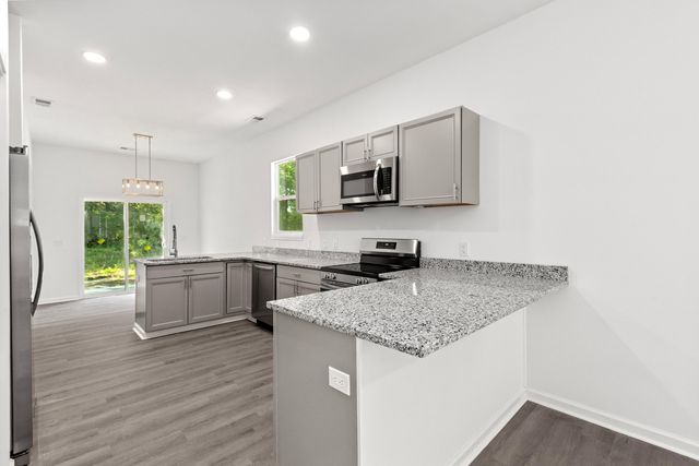 2013 Robertson Boulevard, North Charleston, SC 29406