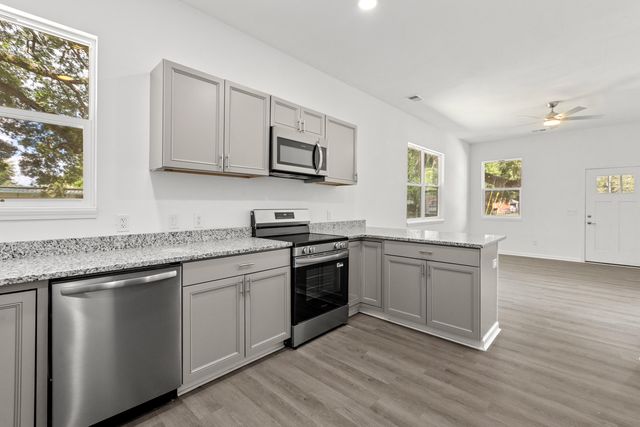 2013 Robertson Boulevard, North Charleston, SC 29406