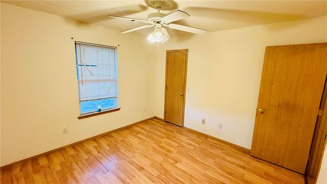 42 Burnett Circle, Bentonville, AR 72712