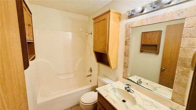42 Burnett Circle, Bentonville, AR 72712