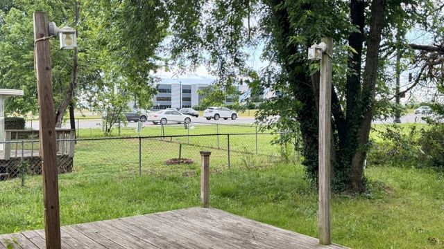 42 Burnett Circle, Bentonville, AR 72712