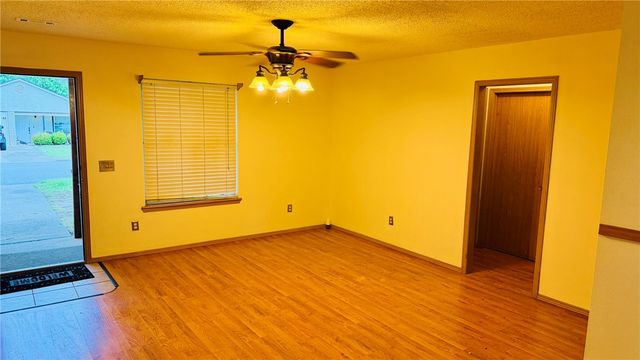 42 Burnett Circle, Bentonville, AR 72712