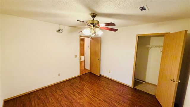 42 Burnett Circle, Bentonville, AR 72712