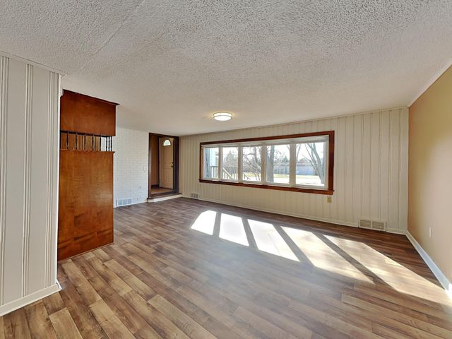 2910 Louisiana Avenue N, Crystal, MN 55427