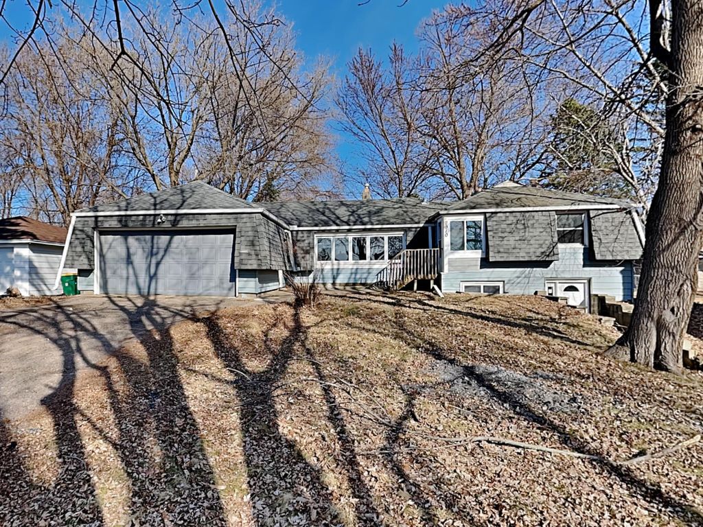 2910 Louisiana Avenue N, Crystal, MN 55427