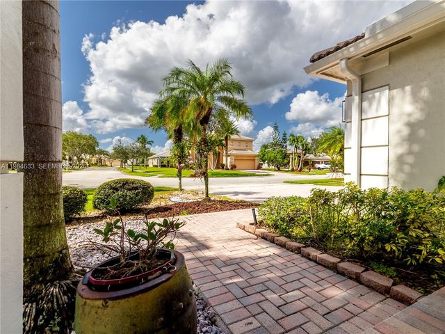 903 NW 167th Ave, Pembroke Pines, FL 33028