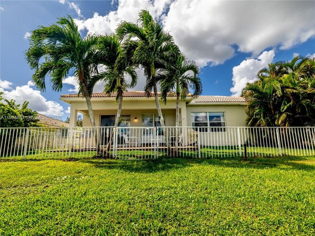 903 NW 167th Ave, Pembroke Pines, FL 33028