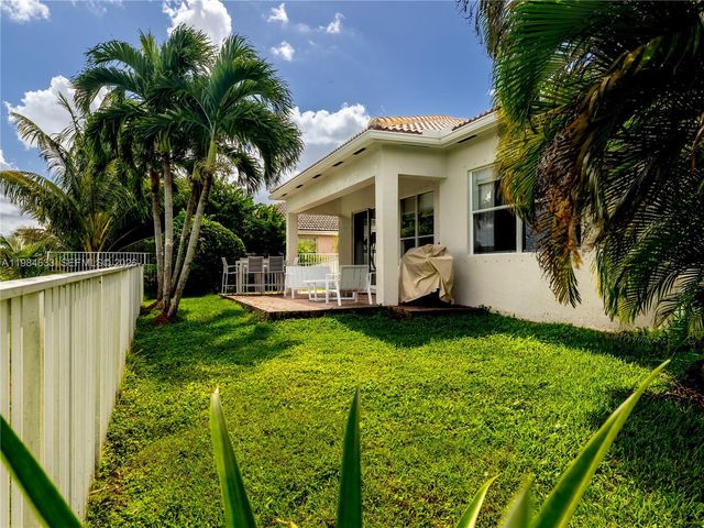 903 NW 167th Ave, Pembroke Pines, FL 33028