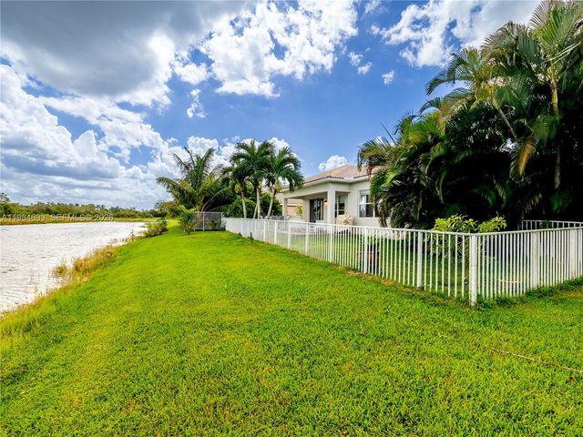 903 NW 167th Ave, Pembroke Pines, FL 33028