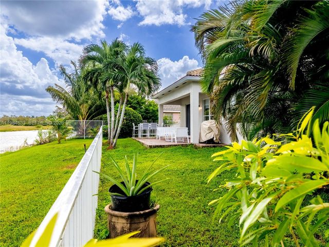 903 NW 167th Ave, Pembroke Pines, FL 33028