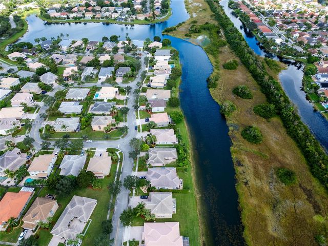 903 NW 167th Ave, Pembroke Pines, FL 33028