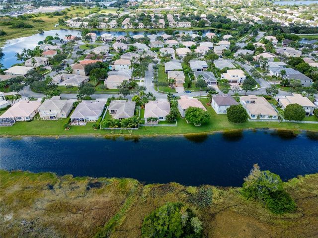 903 NW 167th Ave, Pembroke Pines, FL 33028