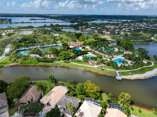 903 NW 167th Ave, Pembroke Pines, FL 33028