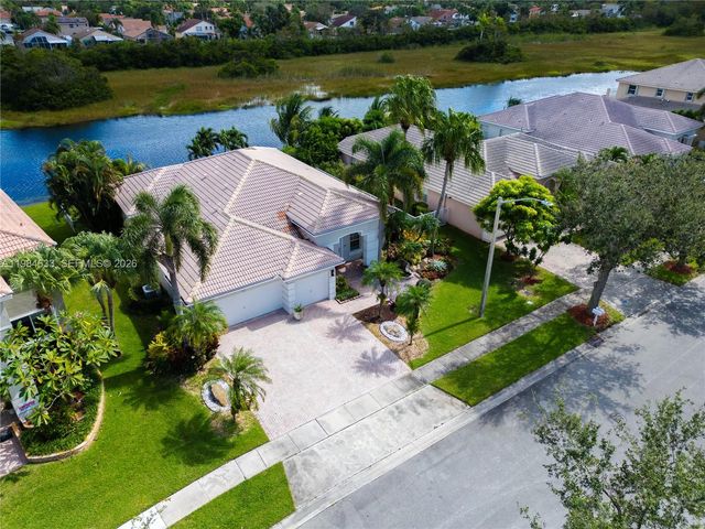 903 NW 167th Ave, Pembroke Pines, FL 33028