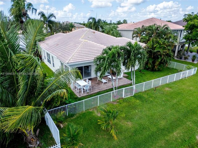 903 NW 167th Ave, Pembroke Pines, FL 33028