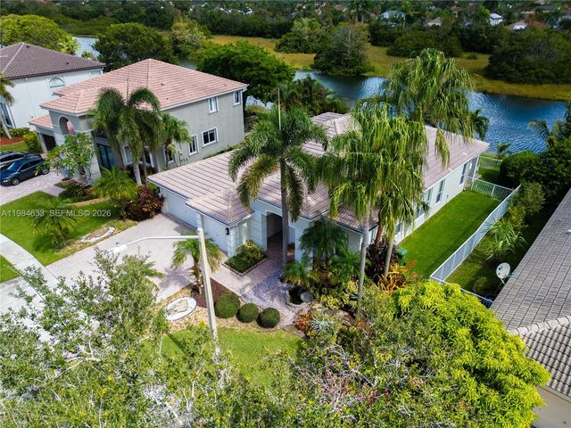 903 NW 167th Ave, Pembroke Pines, FL 33028