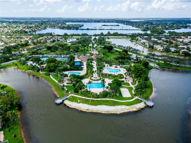 903 NW 167th Ave, Pembroke Pines, FL 33028