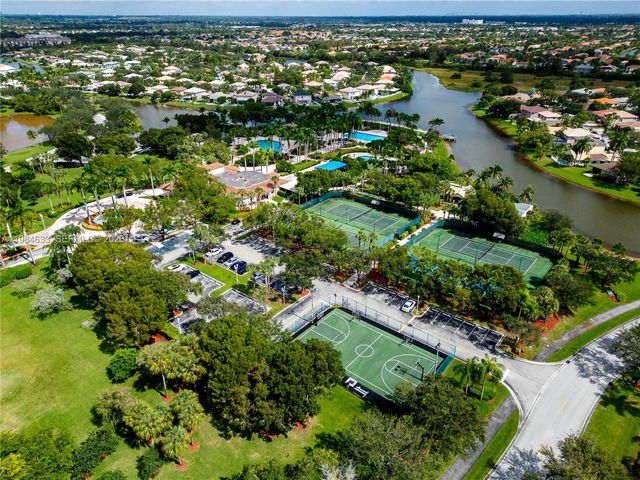 903 NW 167th Ave, Pembroke Pines, FL 33028