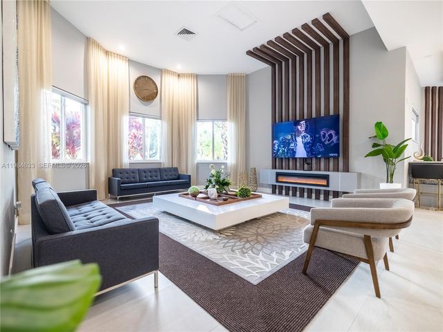 903 NW 167th Ave, Pembroke Pines, FL 33028