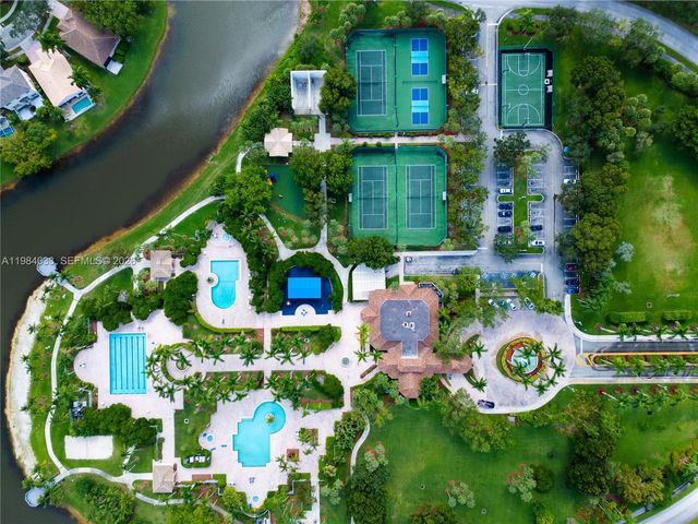 903 NW 167th Ave, Pembroke Pines, FL 33028