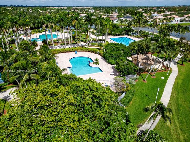 903 NW 167th Ave, Pembroke Pines, FL 33028