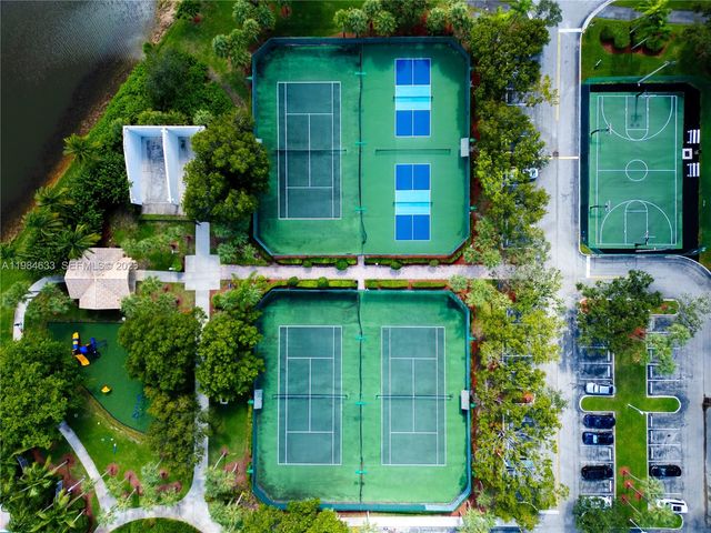 903 NW 167th Ave, Pembroke Pines, FL 33028