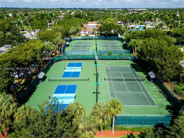 903 NW 167th Ave, Pembroke Pines, FL 33028