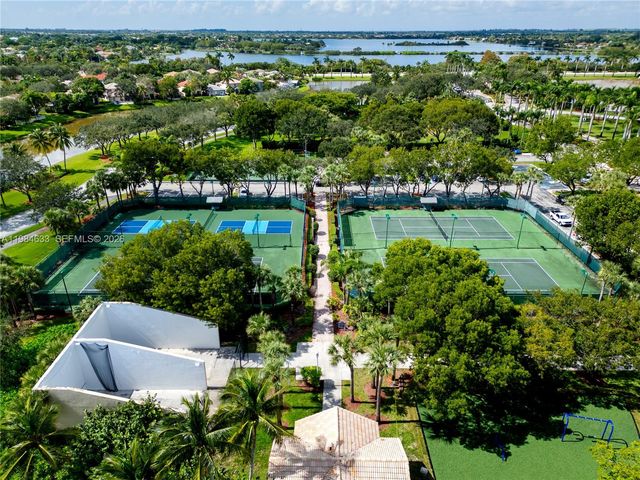 903 NW 167th Ave, Pembroke Pines, FL 33028