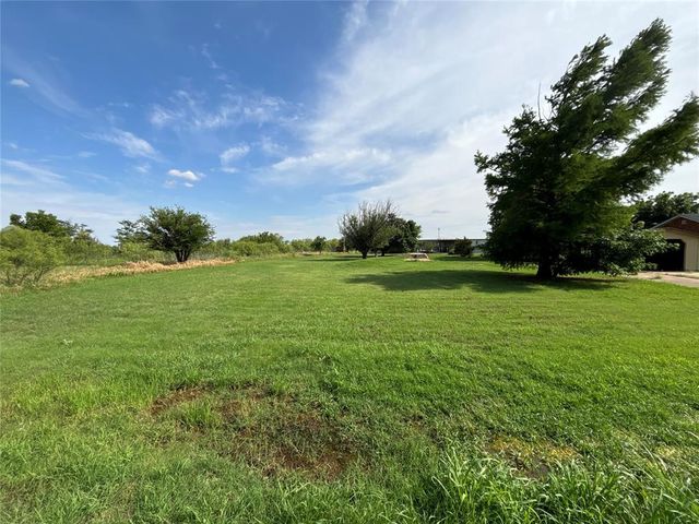 1630 Cross Road, Altus, OK 73521