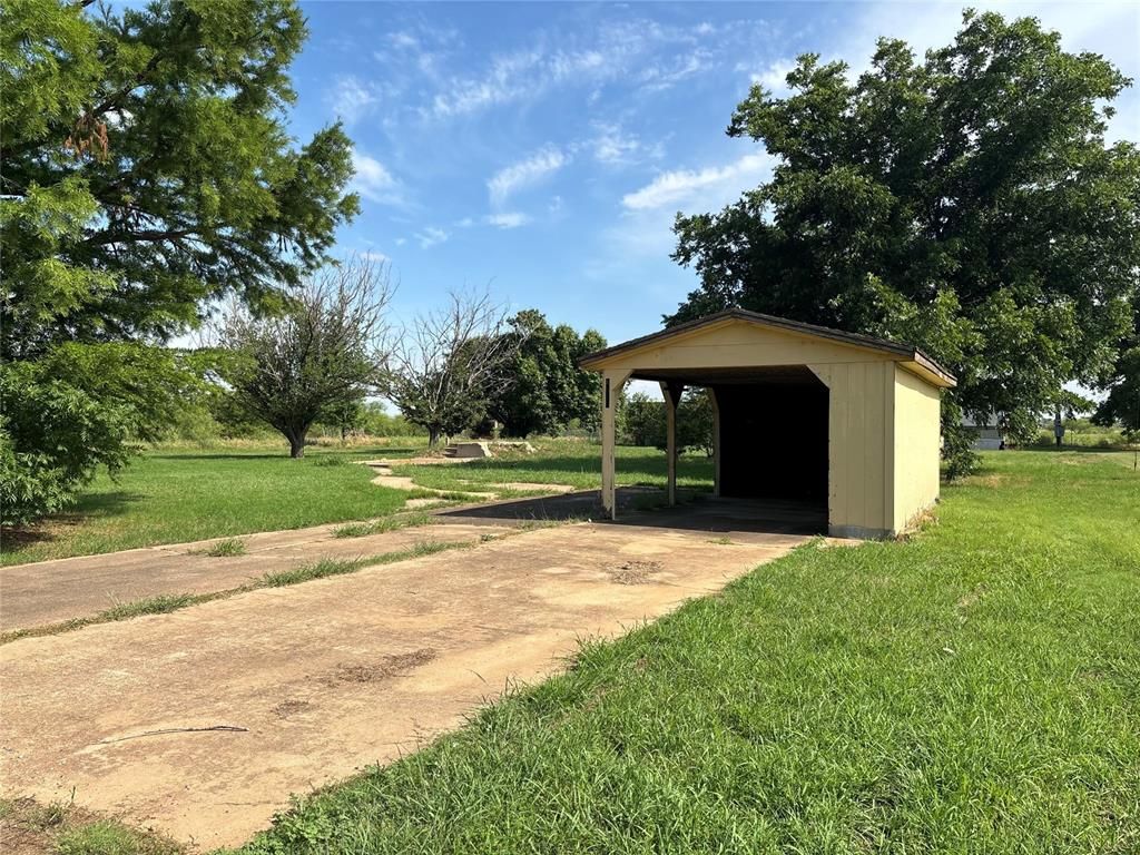 1630 Cross Road, Altus, OK 73521