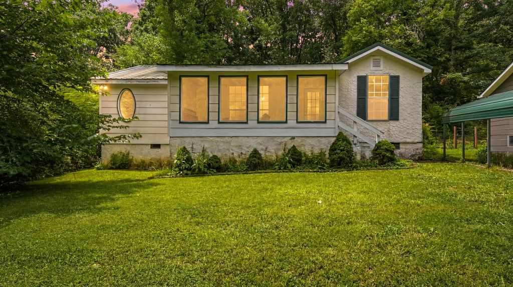 415 Hickory Street, Rossville, GA 30741