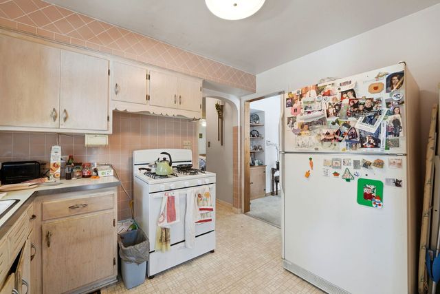 6911-6909 W Niles Terrace, Niles, IL 60714