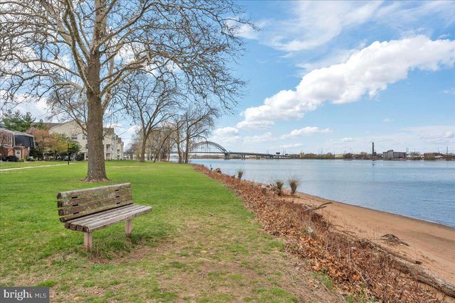 2061 HARBOUR DR, Palmyra, NJ 08065