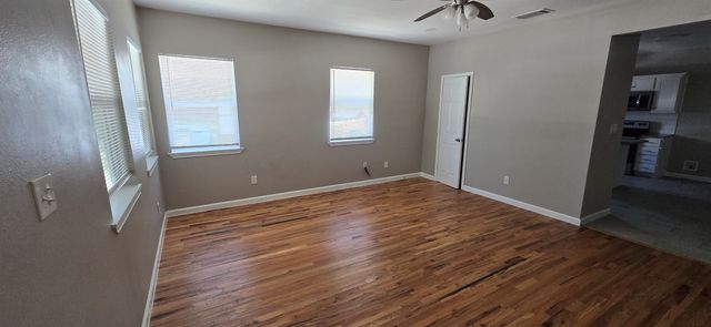 326 N Denver Street, Dallas, TX 75203