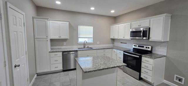 326 N Denver Street, Dallas, TX 75203