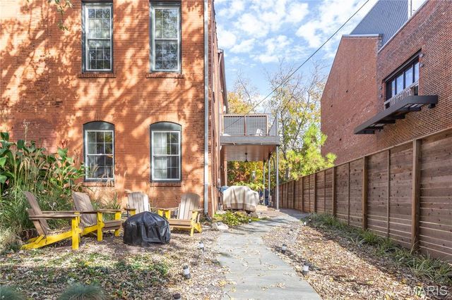 906 Hickory Street, St Louis, MO 63104