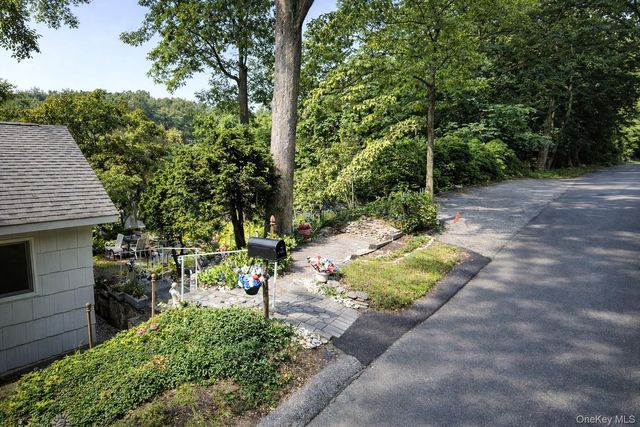 22 Hill Road, Saint James, NY 11780