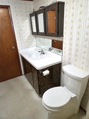 22 Hill Road, Saint James, NY 11780