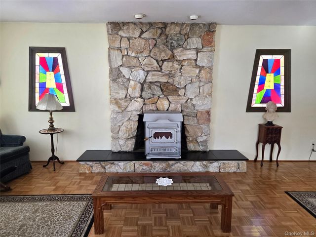 22 Hill Road, Saint James, NY 11780