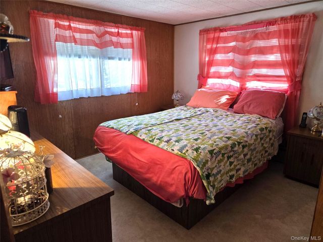 22 Hill Road, Saint James, NY 11780